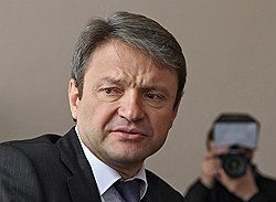 Александр Ткачев за годы губернаторства выработал свой стиль общения с населением — атакующий  