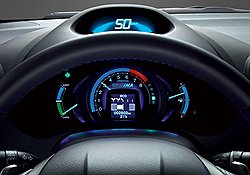 Автомобильные конструкторы наперегонки соблазняют покупателей игровыми элементами. Вот, к примеру, хондовская система Eco Assist: она обучает навыкам экологического вождения и засчитывает очки в виде листочков на встроенном мониторе