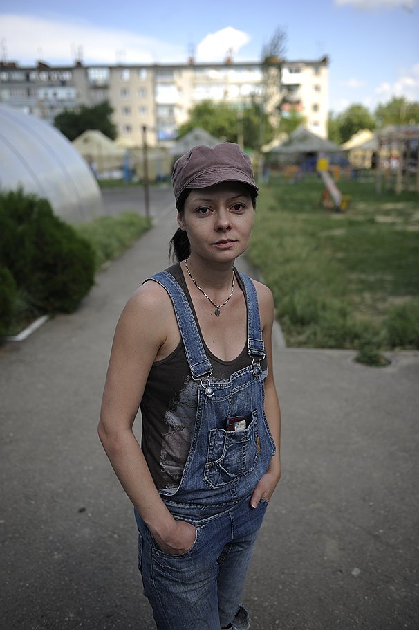 Галина Колонтаевская, 30 лет Краснодар  Вместе с друзьями привезла в город детское питание, средства гигиены, мыло, зубную пасту и щетки  