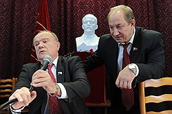 Если политические взгляды Михаила Прохорова пока туманны, то взгляды Геннадия Зюганова (на фото) удручающе очевидны последние лет двадцать 