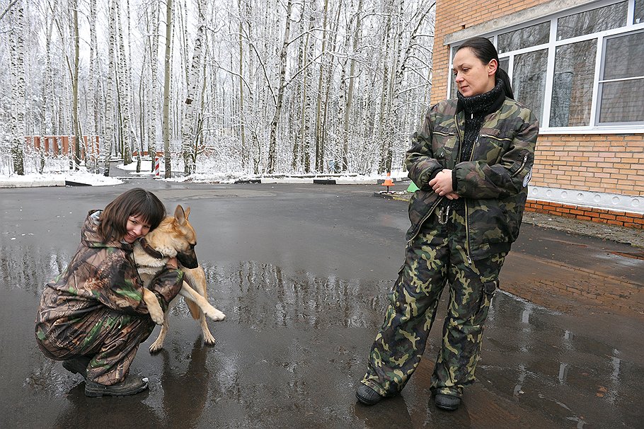 Ежемесячно в школу приезжают нуждающиеся в собаках-поводырях люди