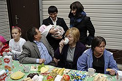Двухмесячная Эльвира (на фото) — уже не самый младший член семьи. На днях родилась еще одна правнучка героини "Огонька", Виктория 