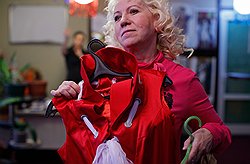 Пока Татьяна примеряет платья, в школе вокала идут репетиции 