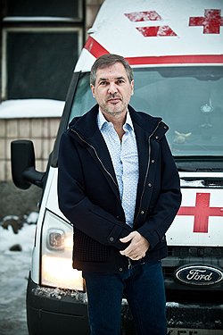 Лев Авербах: "Я с 17 лет на скорой, учился этому, сутками пропадал на работе, бросался на вызовы"   