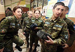В 10 "В" — равноправие: "Нет у нас различия — мальчики, девочки. Мы все кадеты"