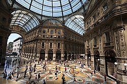 Дворец? Нет, торговая галерея Vittorio Emanuele II 