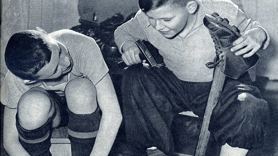 1957 год: юные спортсмены готовятся к началу сезона  