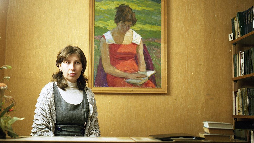 Библиотекарь Елена новичок: работает на своем месте в деревне Машутино всего год  