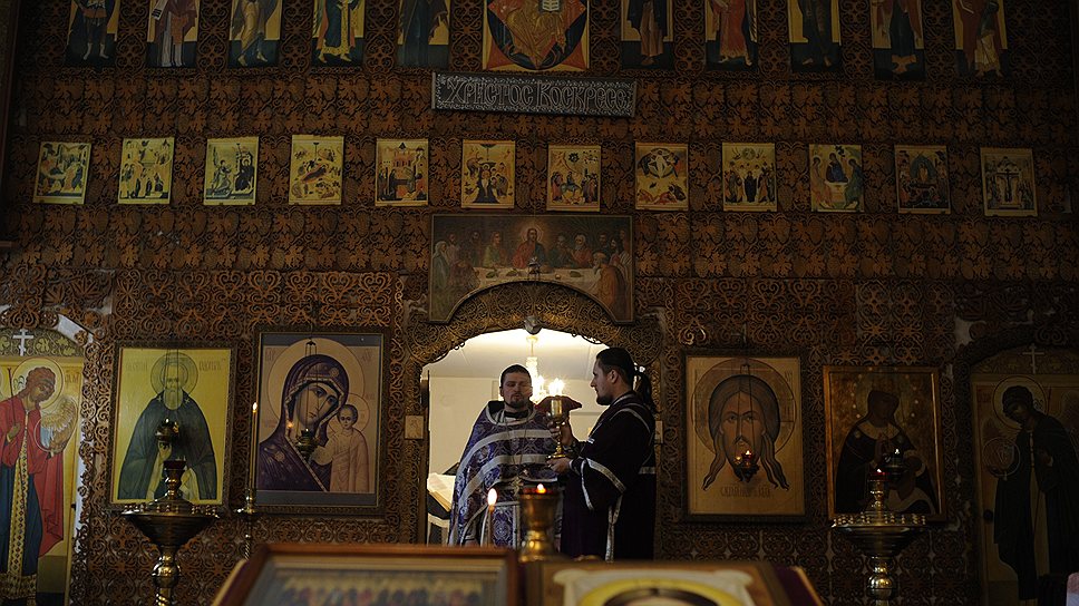 Священнический сан, как он сам уверяет, накладывает на него определенные ограничения: "Однажды один товарищ наезжал на мою жену и меня в магазине, оскорблял нас, говорил, что сейчас я соберу все витрины. Я постарался уладить все словами, поскольку был в рясе. Если бы был в простой одежде, наверное, учинил бы ему расправу". Паства такому миролюбию только рада