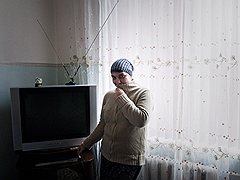 В руках дающего