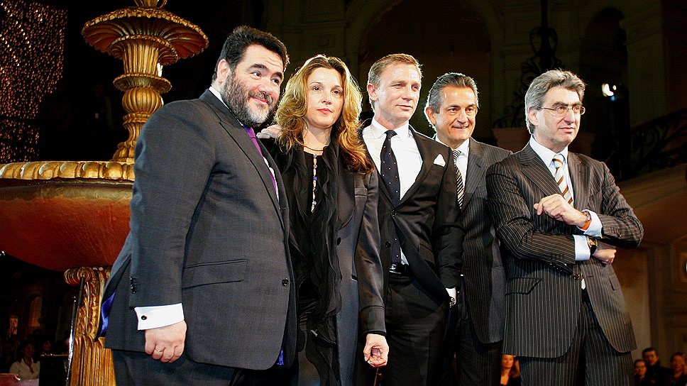 2006 год. Агент 007 в лице актера Дэниела Крейга просто не мог не прибыть на открытие магазина Omega в ГУМе