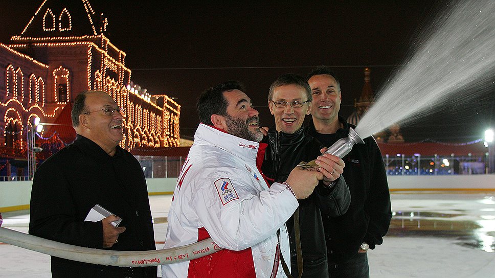 2006 год. В первый год работы ГУМ-катка на него заглянул президент РФ Владимир Путин