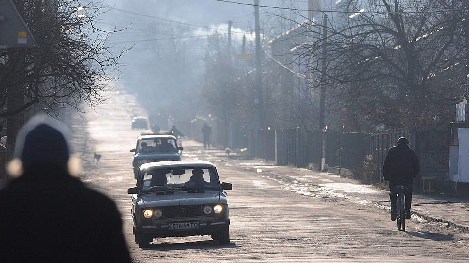 В городе две дороги. Одна на Киев, другая на Варшаву  
