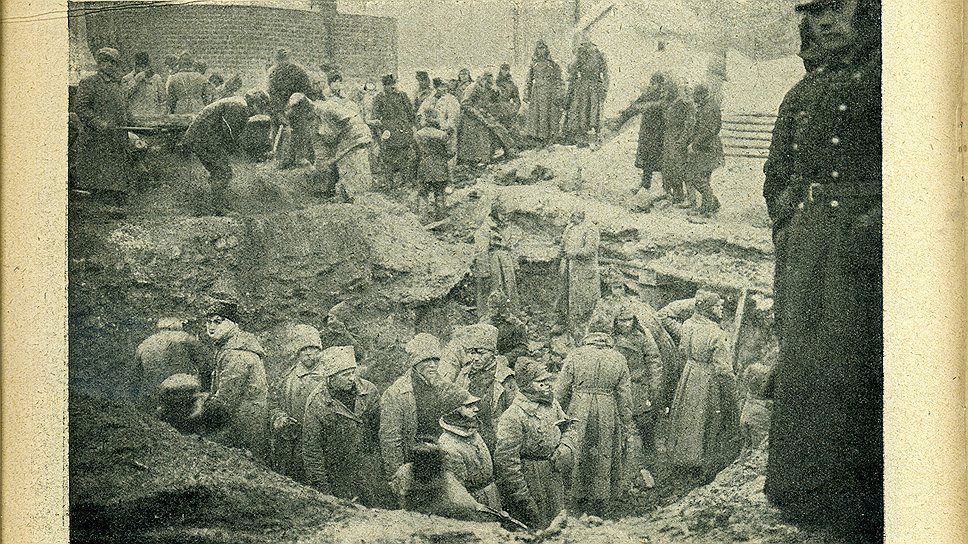 Приготовление могилы и постройка деревянного мавзолея  
