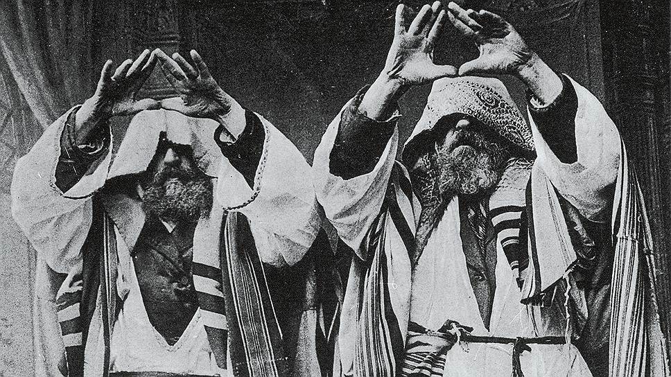 Праздник Иом-Кипур (День искупления) в синагоге в Галисии, фото 1910 года 