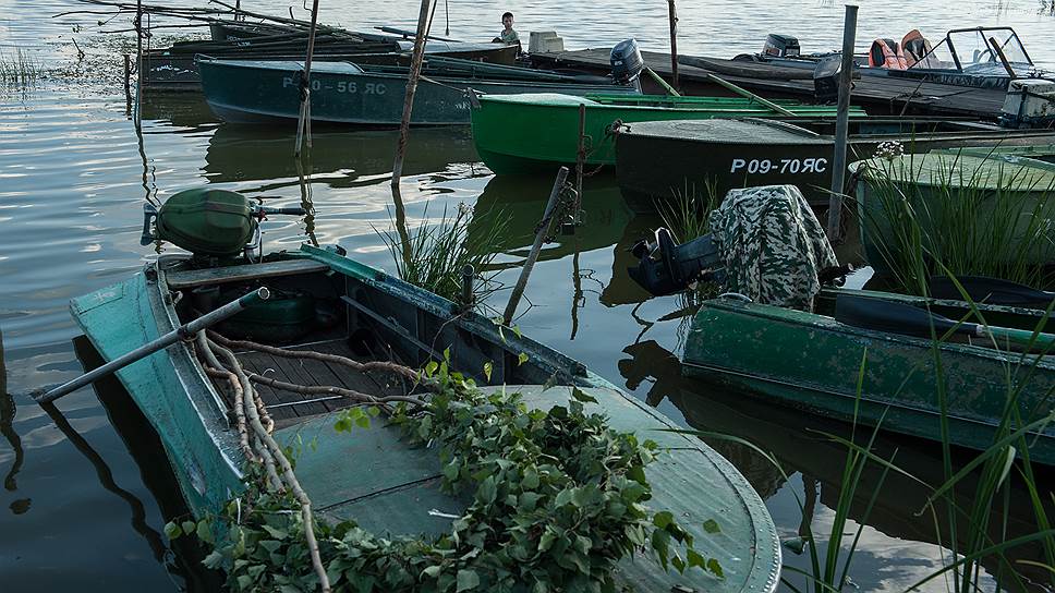 Флотилия все равно появилась: жители угощают туристов свежей рыбой  