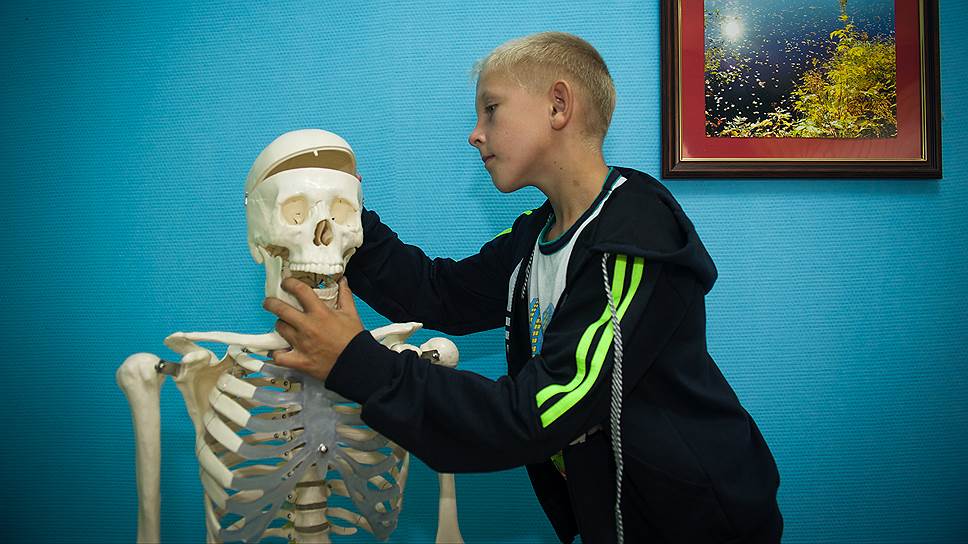 Таких наглядных пособий пятиклассник Саша из Мордовского еще не видел 