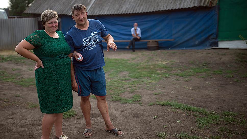 Это на Западе жених терпеливо ждет невесту у алтаря, а у нас все наоборот: невеста ждет и волнуется, а вместе с ней и гости: он приедет или нет?