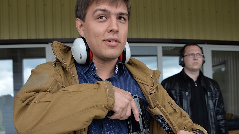 Автомат "Вихрь" в новой версии именуется СР3М. У Ивана Козлова из ЦНИИточмаш он легко помещается за полой куртки