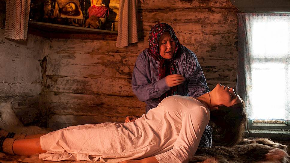 Основной конфликт фильма — столкновение двух культур, авангарда и шаманства  