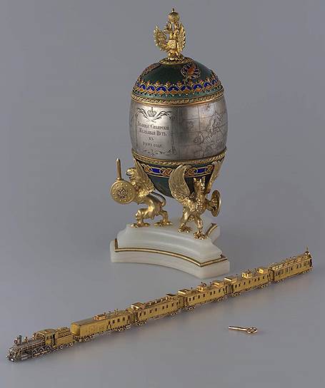Пасхальное яйцо с моделью сибирского поезда. 1900 год. Фирма Карла Фаберже, мастер Михаил Перхин