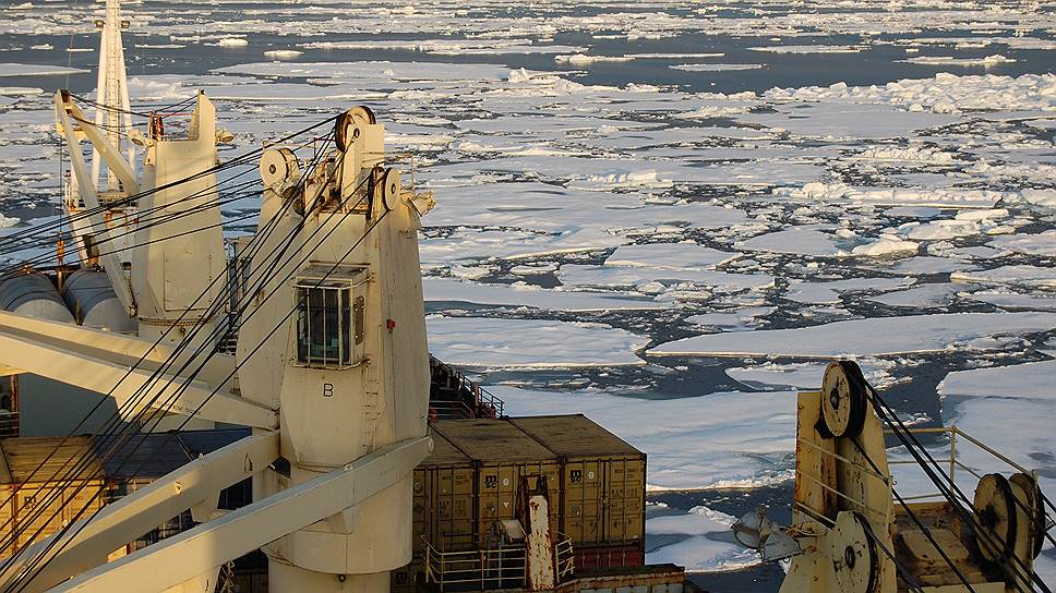 Краны грузоподъемностью 40 тонн — это по нынешним меркам немного. Но для разгрузки на рейде вполне достаточно