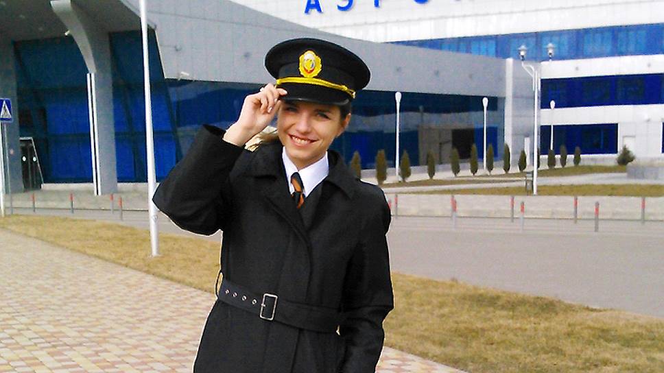 Анна Гривцова и Полина Зиновкина — молодое и красивое пополнение пилотов "ДонАвиа"  