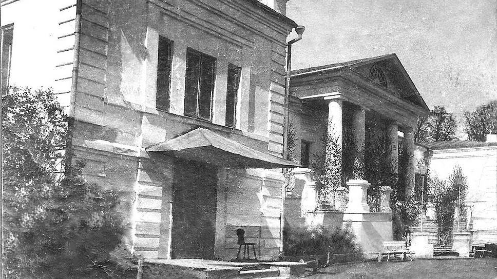 Это фото 1900-х семья Бориса увезла из России и хранила все эти годы  