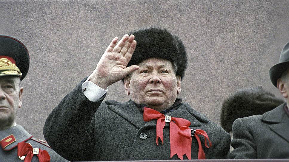 Череда парадных фото и столь же парадных "предисловий" к переизданиям своих речей — вот и все, чем запомнился этот генсек современникам 