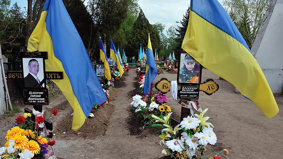 Центральное кладбище Кривого Рога. Аллея героев