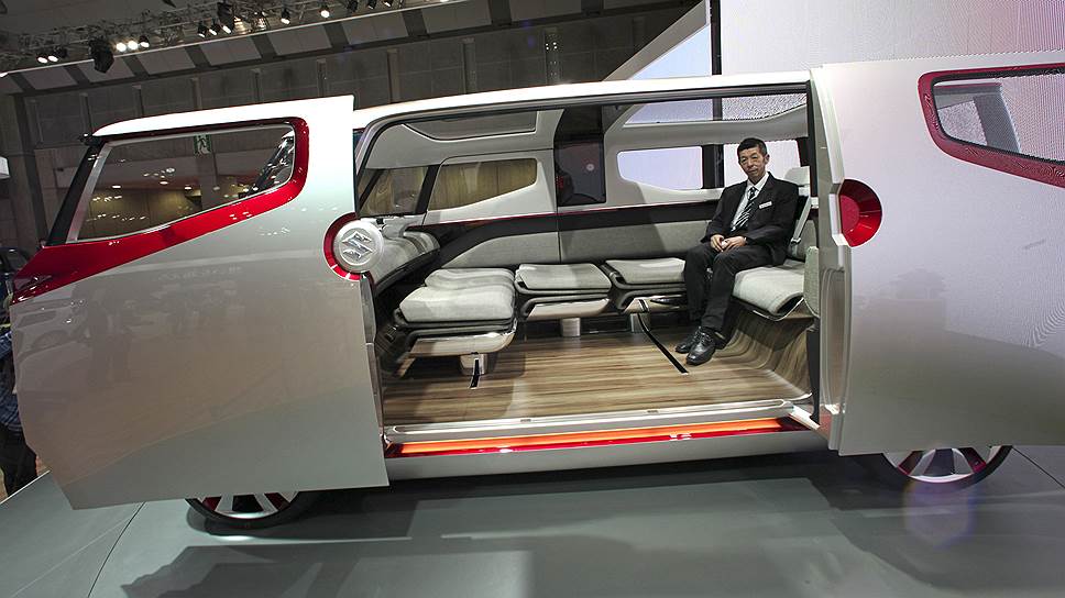 Двери у минивэна Suzuki Air Triser не распахиваются, а просто сдвигаются  