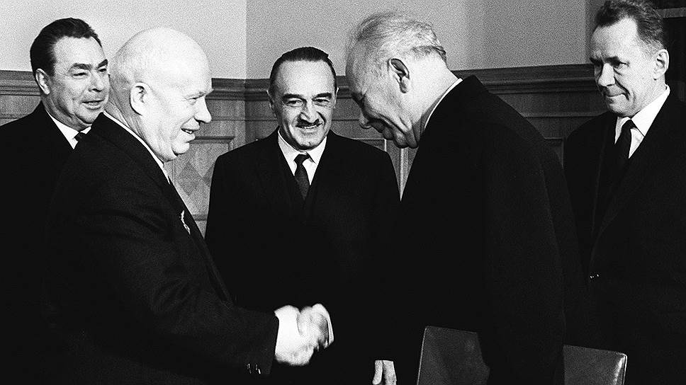 При Хрущеве отношения с Израилем были на точке замерзания. Но после его отставки "коллективное руководство" (Брежнев, Микоян, Подгорный, Косыгин — на фото) дало санкцию на выезд евреев  