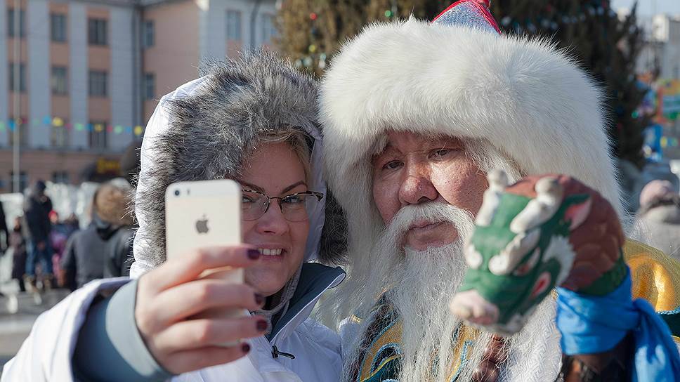 Застолье в Сагаалган не обходится без национального блюда — бууз, а гуляния — без бурятского Деда Мороза — Сагаана убгэна