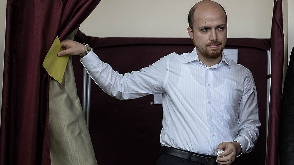 Сын за отца: Эрдоган-младший только что отдал свой голос за Эрдогана-старшего на президентских выборах 2014 года   