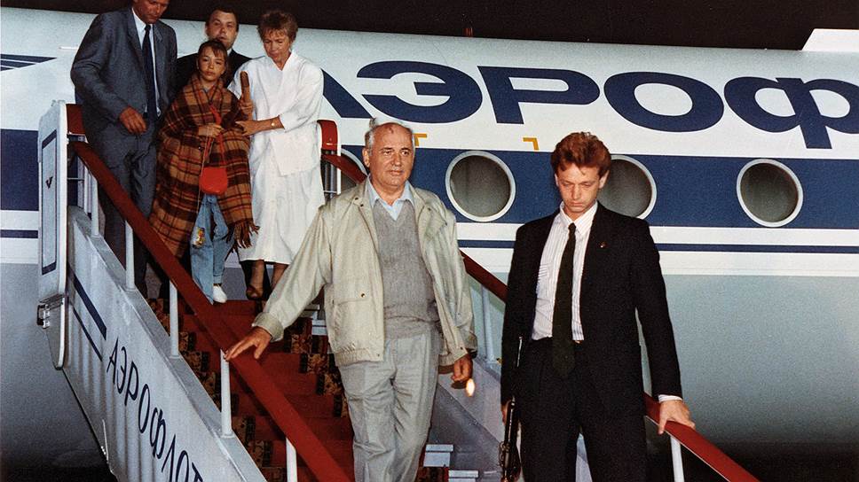 Возвращение из Фороса в Москву после путча было для Горбачева драматичным — он вернулся совсем в другую страну  