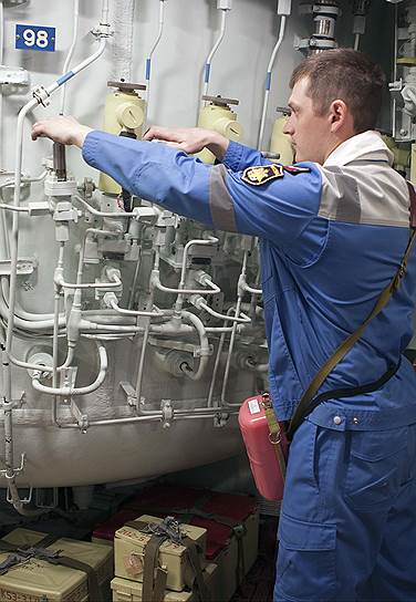 Учебная тревога на атомоходе ежедневно. Сегодня у экипажа вводная: задымление в 5-м, ракетном отсеке. Все действия экипажа должны быть идеально слаженны и доведены до автоматизма. Это единственный способ выжить в нештатной ситуации