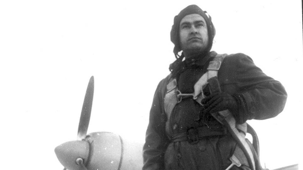 На боевом счету Алексея Маресьева 11 вражеских самолетов. Из них семь он сбил, когда пилотировал уже на протезах  
