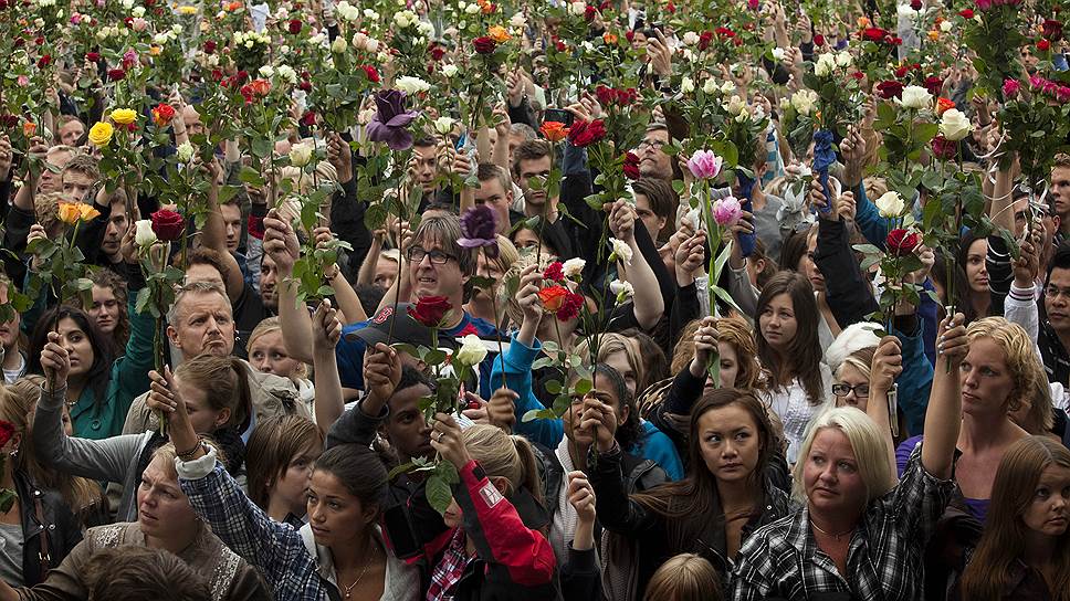 После бойни 2011 года норвежцы вышли на улицы с лозунгом "На террор мы ответим еще большей демократией". Ее плодами теперь пользуется и убийца 
