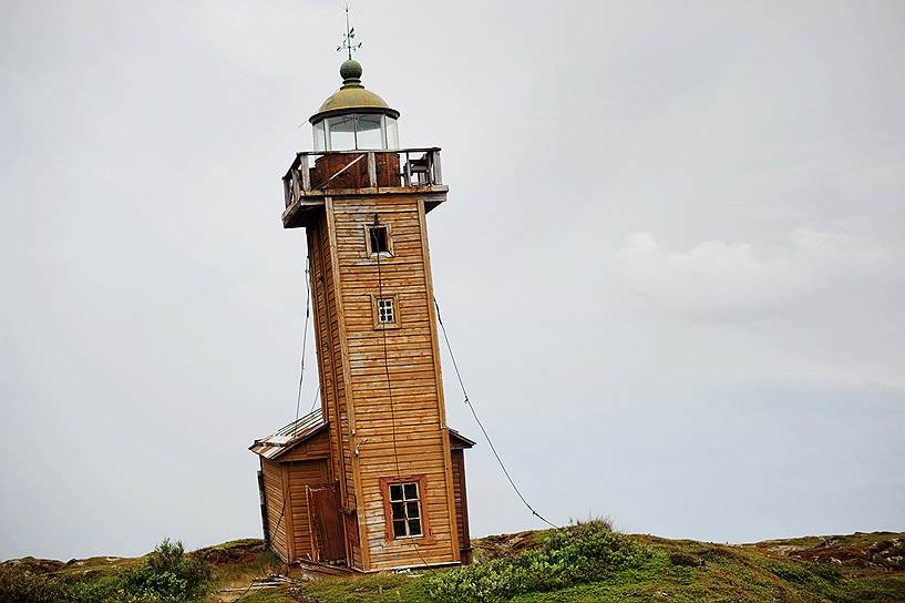 Заброшенный маяк на Абрамовском берегу Белого моря  