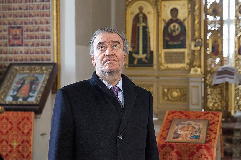 Валерий Гергиев не только худрук "Мариинки", но и председатель Всероссийского хорового общества. На закрытии олимпиады в Сочи он дирижировал сводным детским хором &mdash; тысяча ребят исполняли "Олимпийский вальс"  