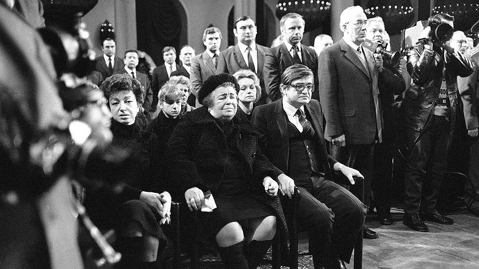 Похороны Юрия Андропова. Слева направо: его дочь Ирина, жена Татьяна Филипповна, сын Игорь. 1984 год 