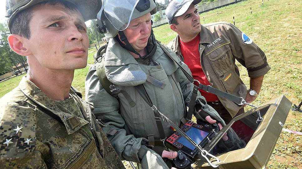 Военная техника проста в управлении: операторы учатся управлять саперным роботом за месяц
