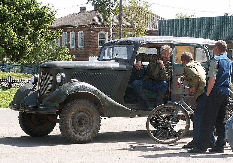 Ретро-автомобиль на съемках фильма "Подкидной" в Диево-Городище  