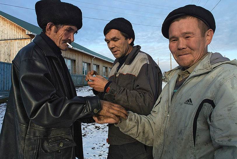 Абсолютное большинство жителей этих мест &mdash; заболотные татары. Средний возраст &mdash; около 50 лет  