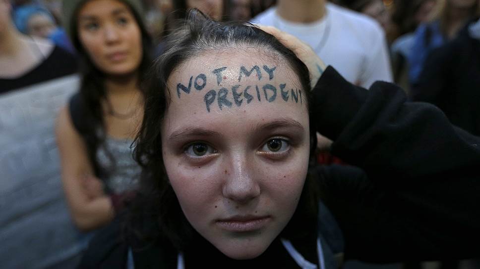 Впрочем, перевес в реальных голосах избирателей у Трампа минимальный: 47,9% против 47,2% у Хиллари.  