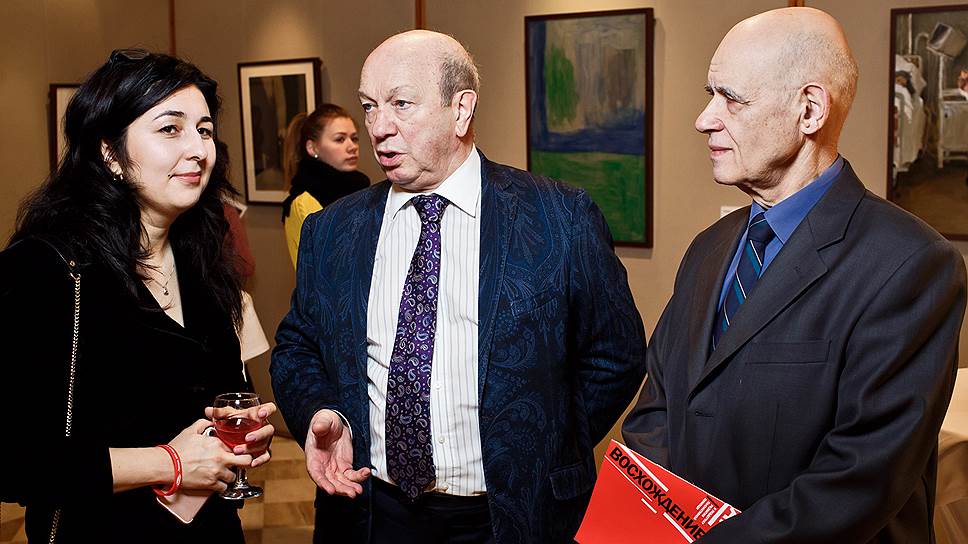 Особым гостем выставки стал Георгий Манихас (в центре) &mdash; главврач Городского клинического онкодиспансера  