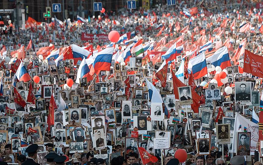 Масштабная акция "Бессмертный полк", прошедшая 9 мая уже по всей стране, стала поистине всенародной и придала еще одно, очень личное измерение главному празднику России