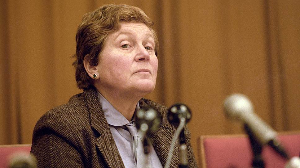 Историк Леонид Максименков — о реакции советского руководства на бегство из страны дочери Сталина