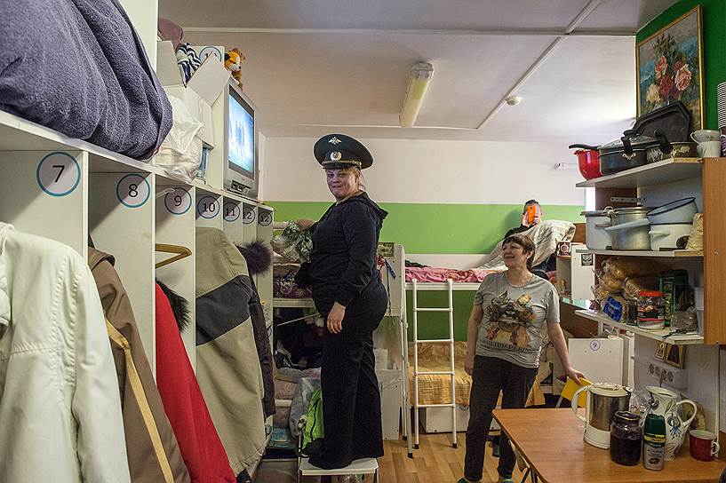 Эту фуражку в приюте оставил кто-то из бывших постояльцев
