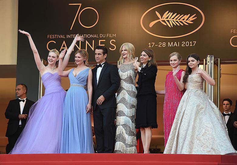 Съемочная группа фильма "The Beguiled" на церемонии открытия Каннского фестиваля (София Коппола — третья справа)